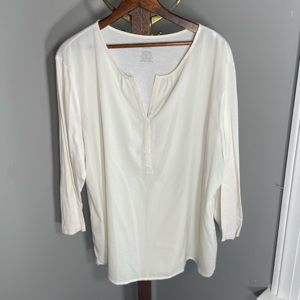 Van Heusen 1/2 button front - Polyester front, back & sleeves cotton/poly - XXL
